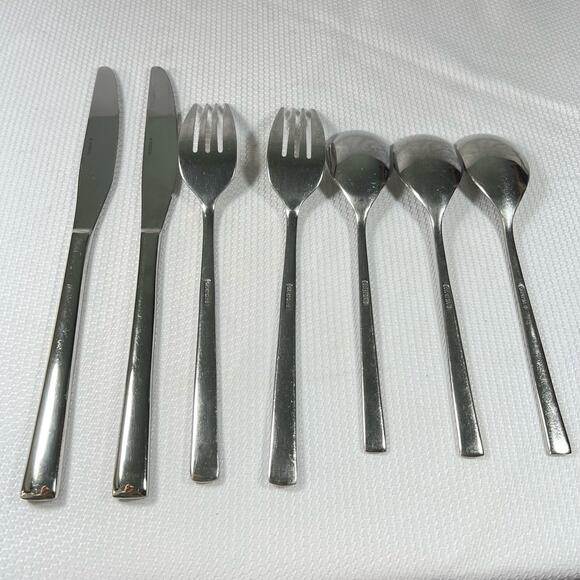 Oneida Etta Piece Everyday Flatware Set - Picture 8 of 13